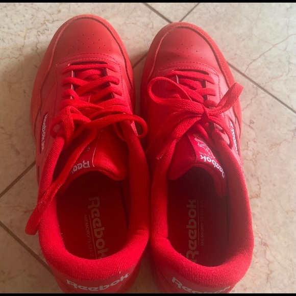 Reebok shoes - Picture 3 of 3